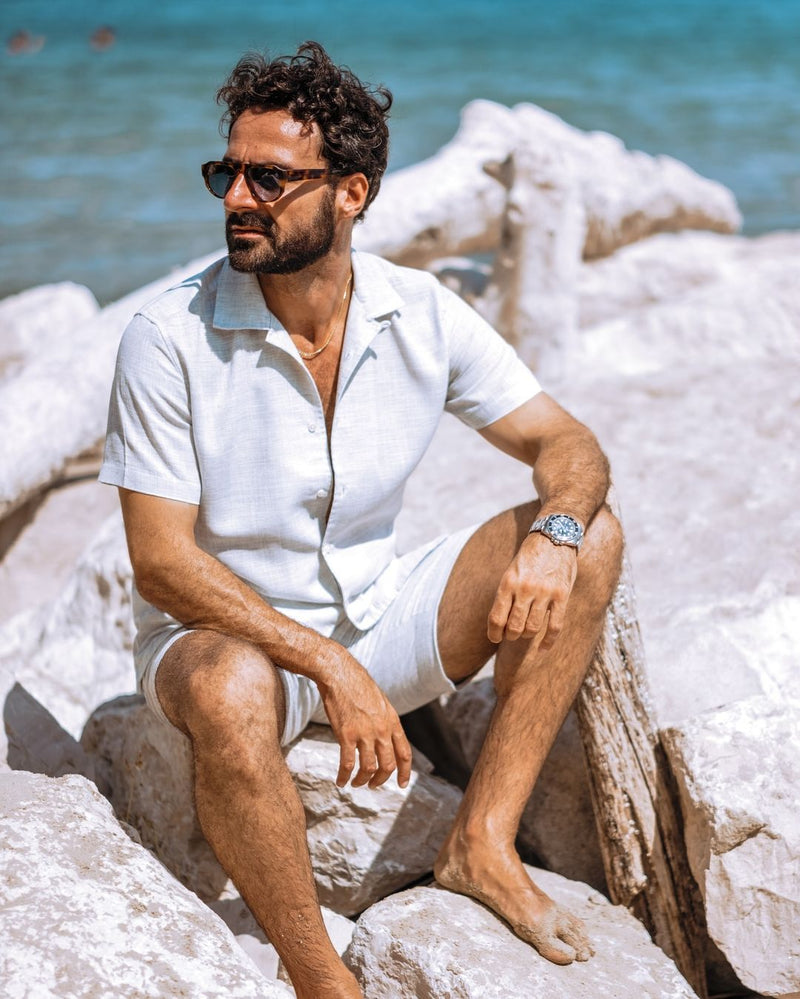 Hellgraues Hemd mit Camp-Kragen