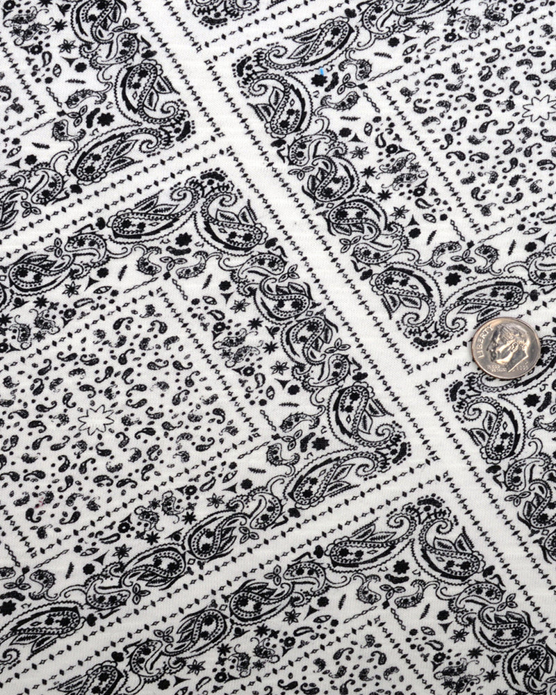 Weißes T-Shirt mit Diamant-Paisley-Muster