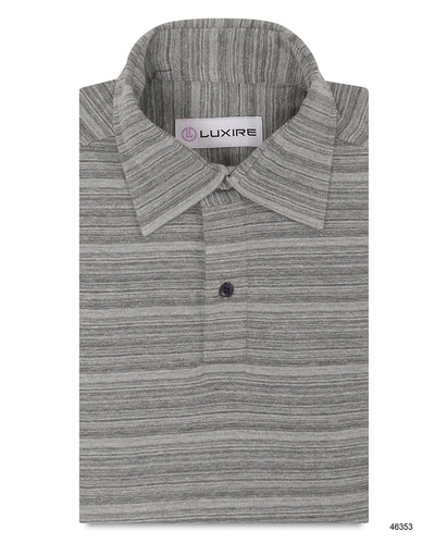 Grau gestreiftes Polo-T-Shirt