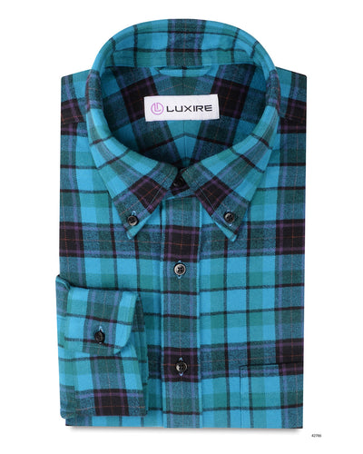 Türkis-Schwarz-lila Tartan-Plaid auf Waldgrün