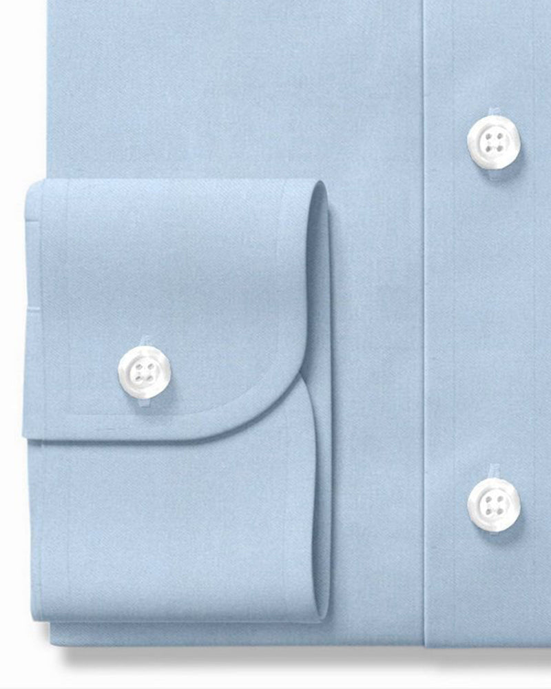 Himmelblaues schlichtes Business-Hemd