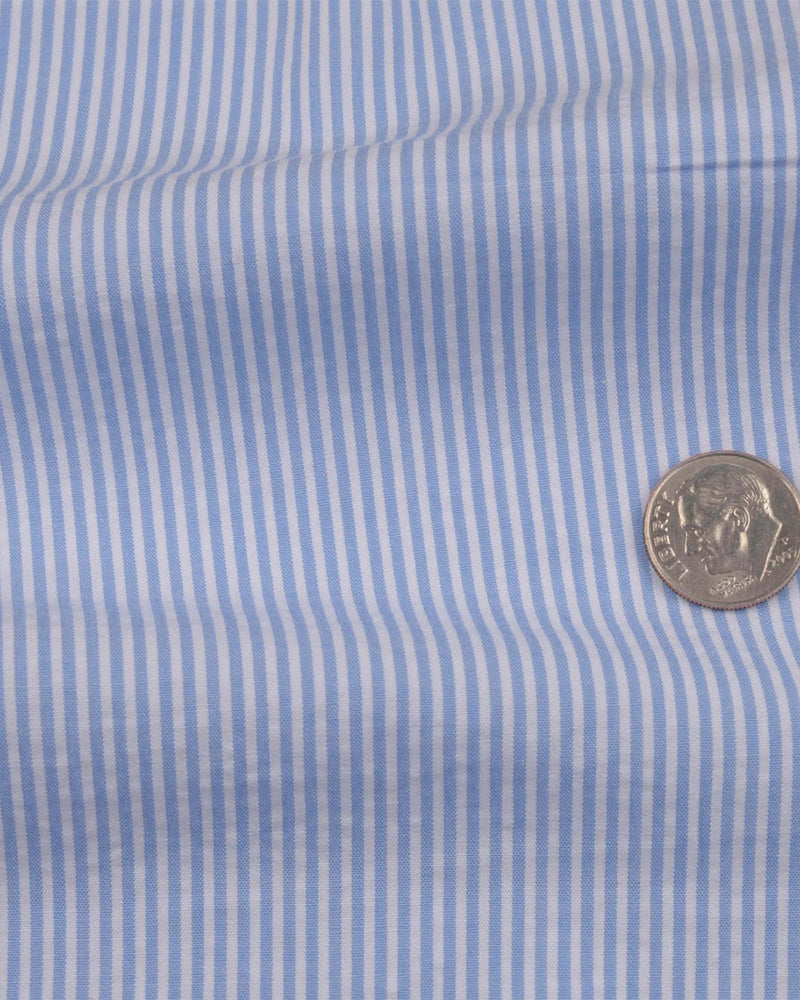 Robe bleu ciel à rayures en seersucker