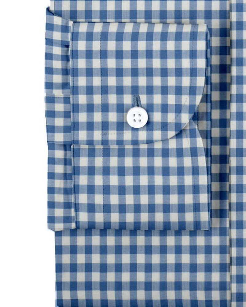 Ultramarinblaue Karos auf Weiß
