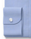 Blaues Businesshemd Ende an Ende