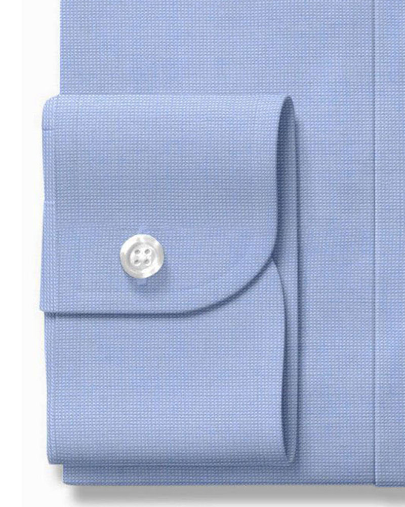 Blaues Businesshemd Ende an Ende