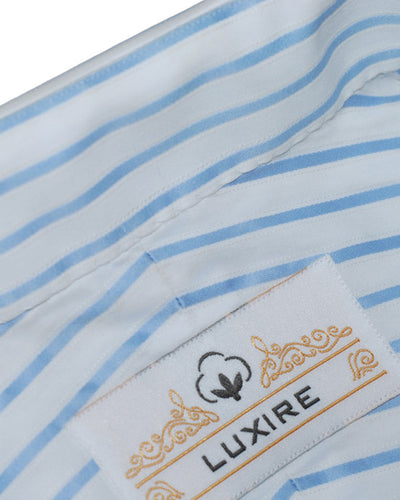 Finition à la main sur la chemise
