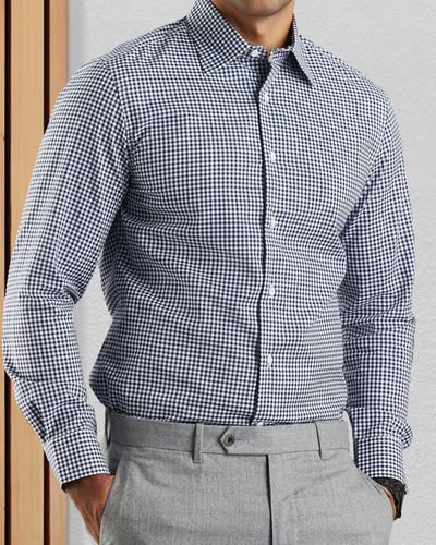 Marineblaues, kleines Gingham-Hemd