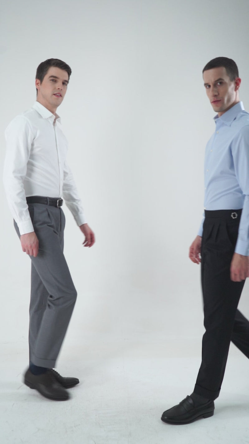 Schwarze waschbare Wollhose mit Falten
