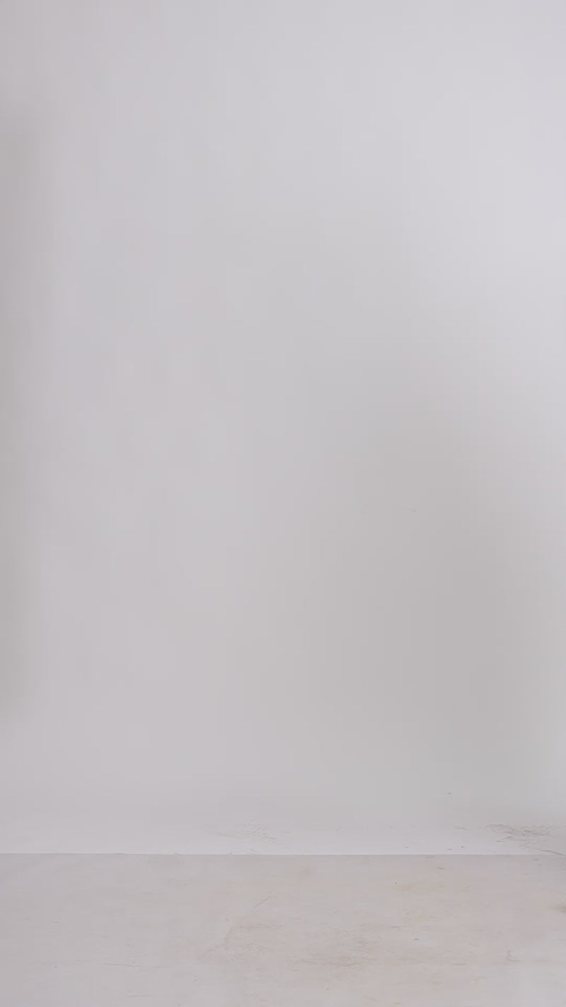 Ultramarinblau-grüne Drucke auf weißem Hemd